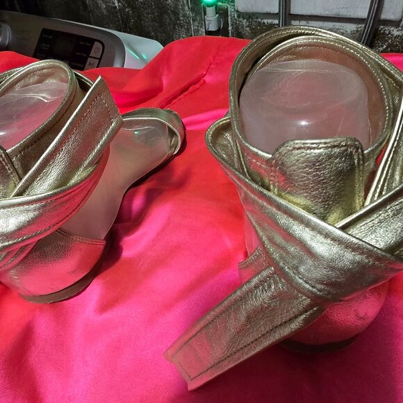 Shoes - Picture 2 of 7